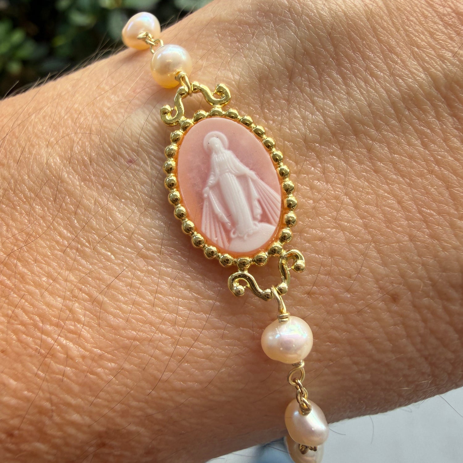 Pink virgencita agate milagrosa bracelet shown in arm in Miami .