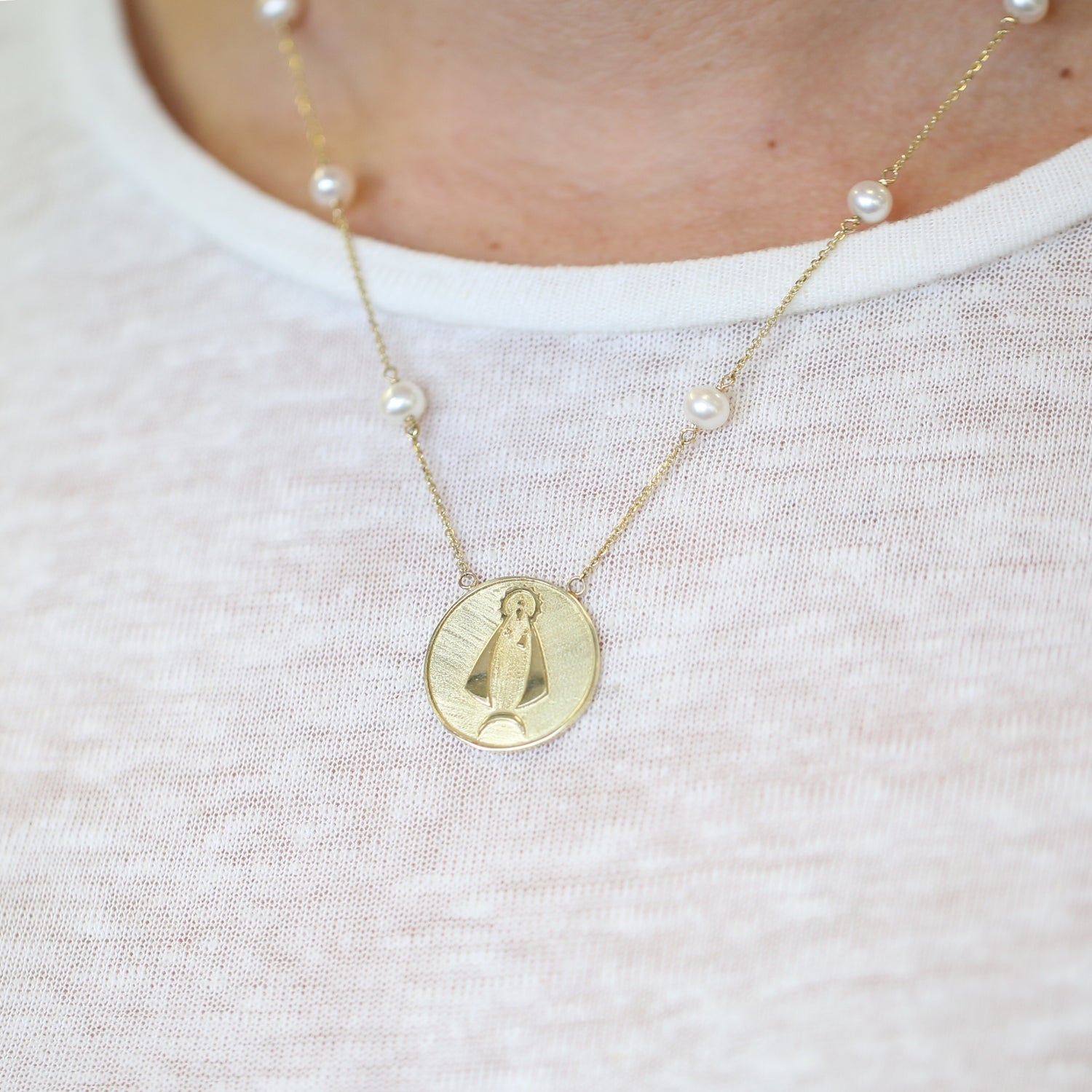 Caridad del Cobre Medal Necklace in Yellow Gold (Large)