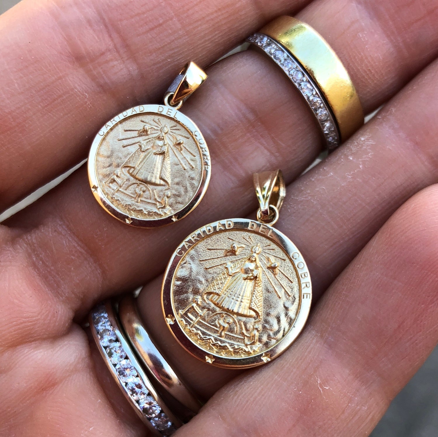 Caridad del Cobre Medal in Yellow Gold
