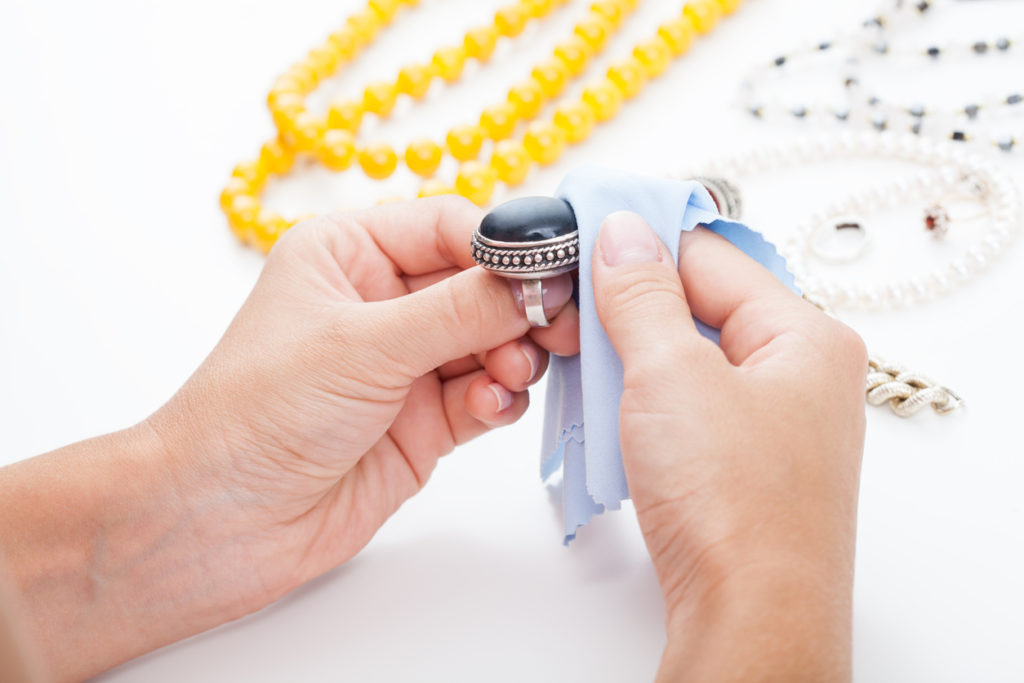 Image of Jewelry cleaning