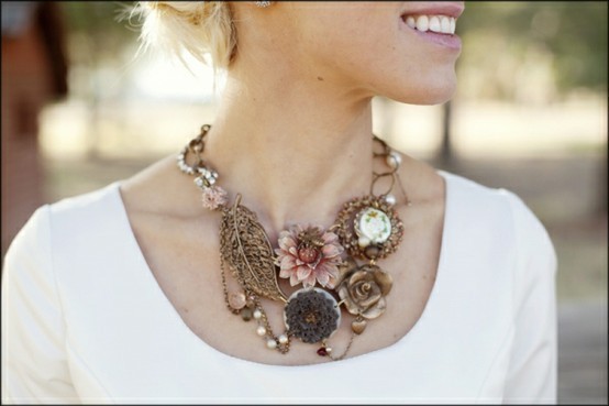 Round Necklace With Round Necked Top
