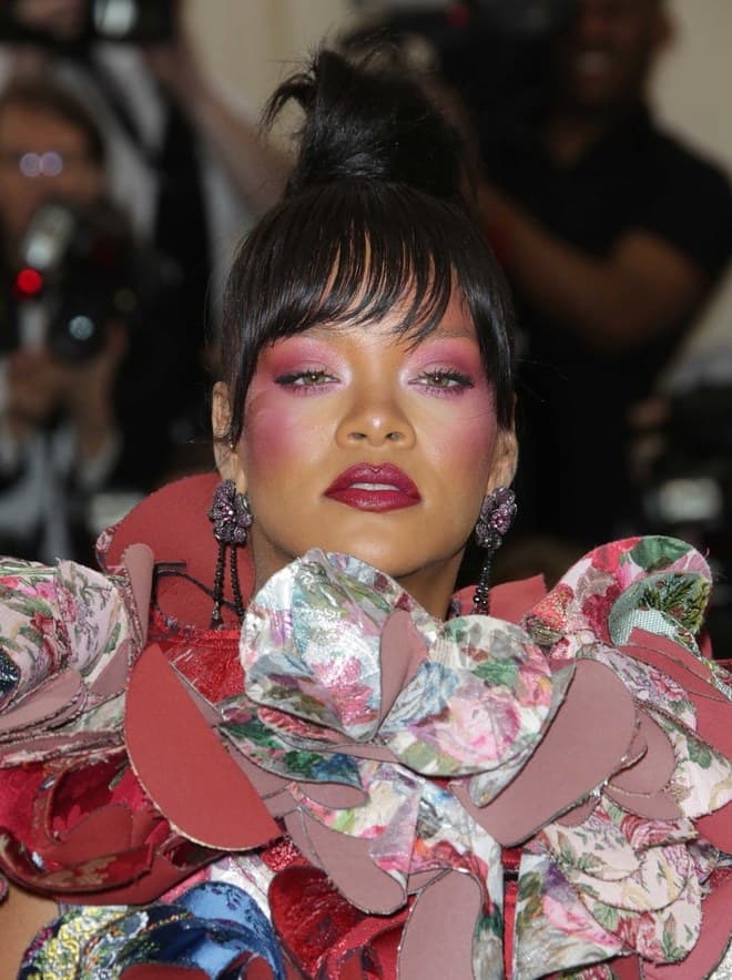 Rihanna topped off her Comme des Garçons look