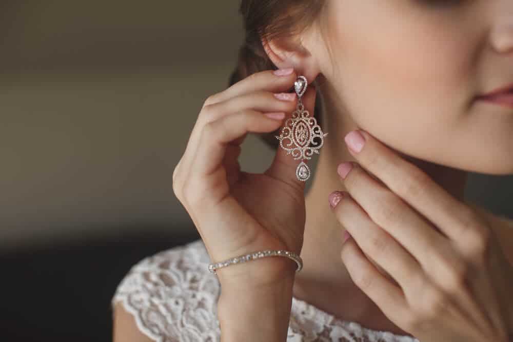 How to Choose the Perfect Wedding Earrings